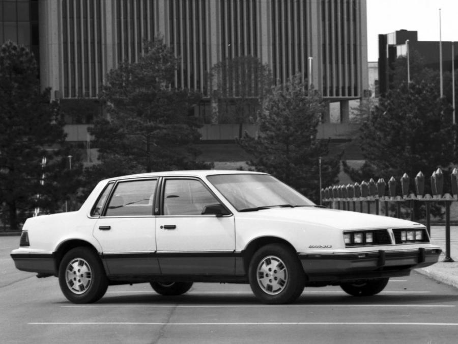  Pontiac 6000 STE 1983 года  (фото 8 из 14)